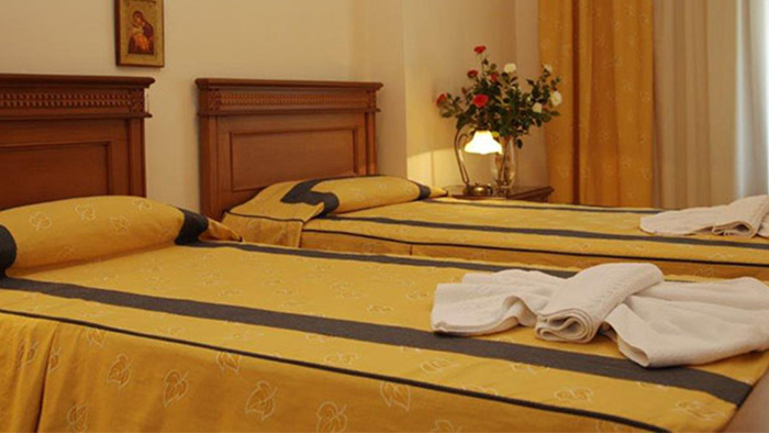 Kalabaka-hotel-kosta-famissi-twin-room