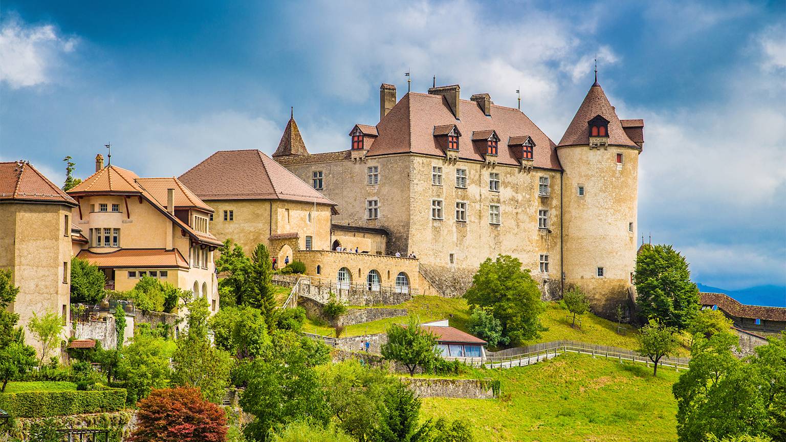 gruyeres-town-castle-switzerland-swiper-hero-gallery
