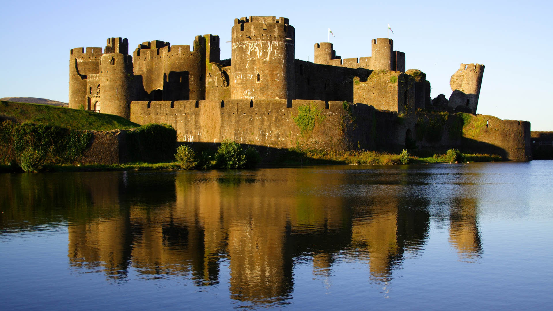 caerphilly-castle-wales-winter-scene-guided-great-britain-tour