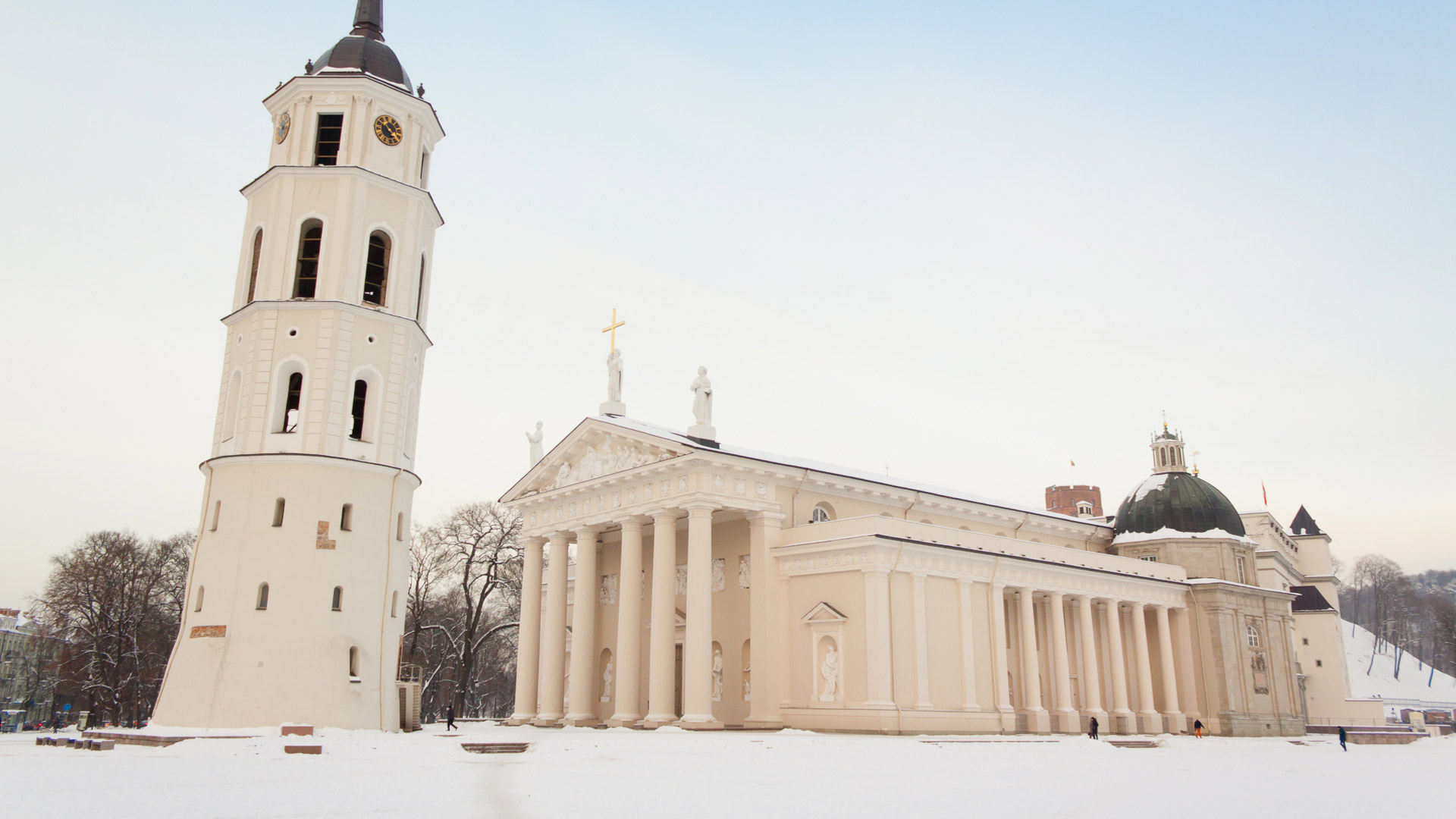 vilnius-cathedral-square-lithuania