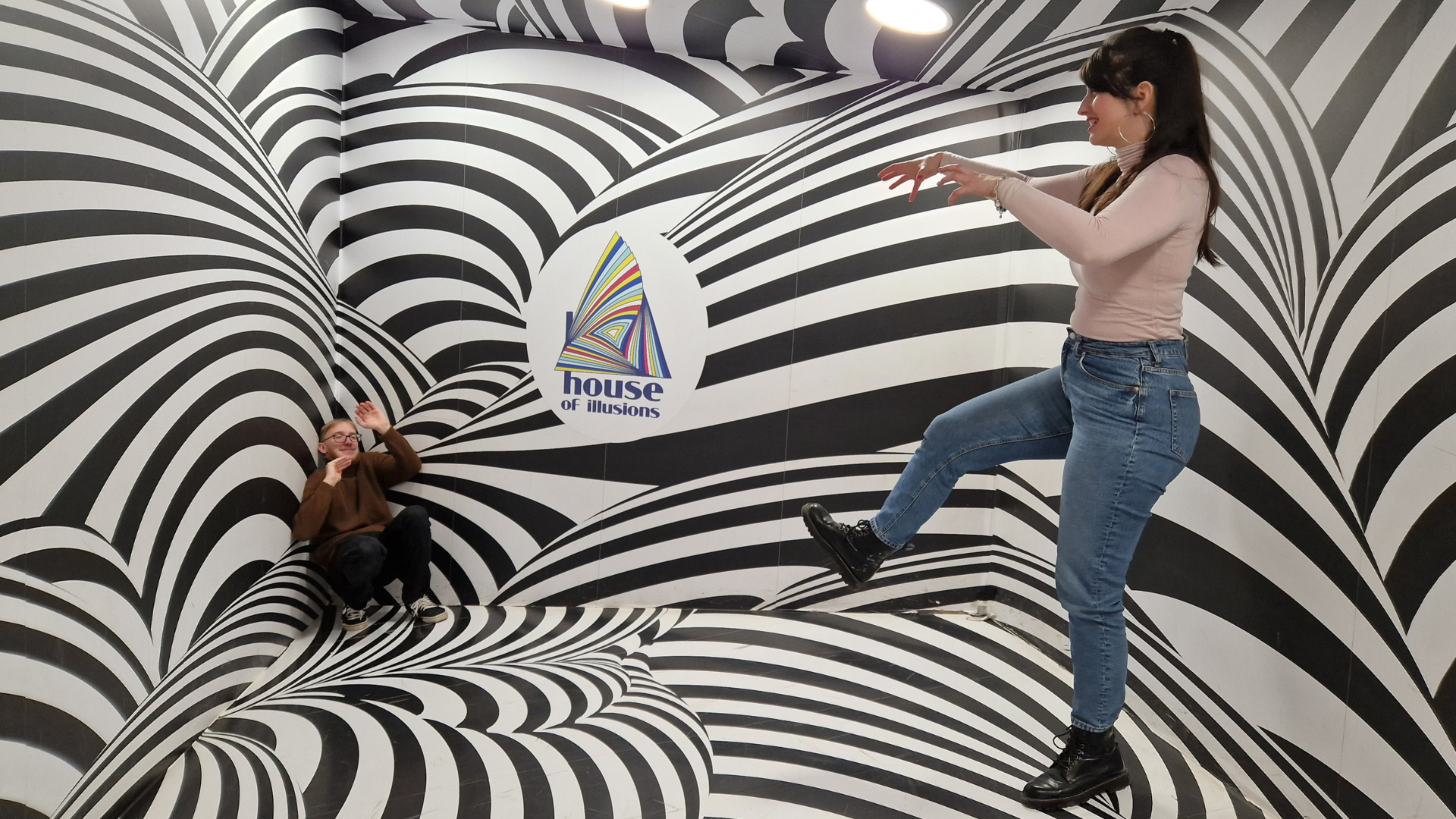 Take Creative Photos with Your Friends