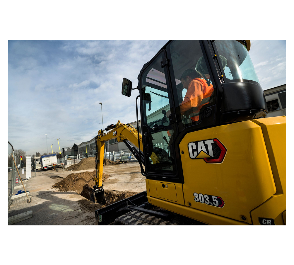 Cat 303.5 CR Mini Excavator – Compact Radius