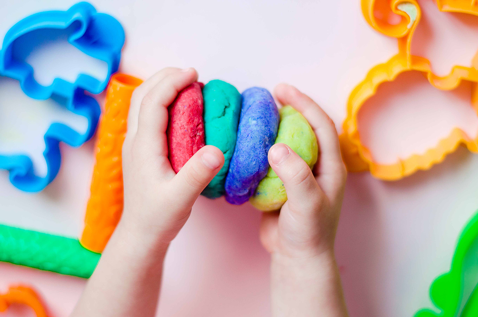 Spelen met Play Dough bij Ouder&Kind Lokaal Maarssenbroek