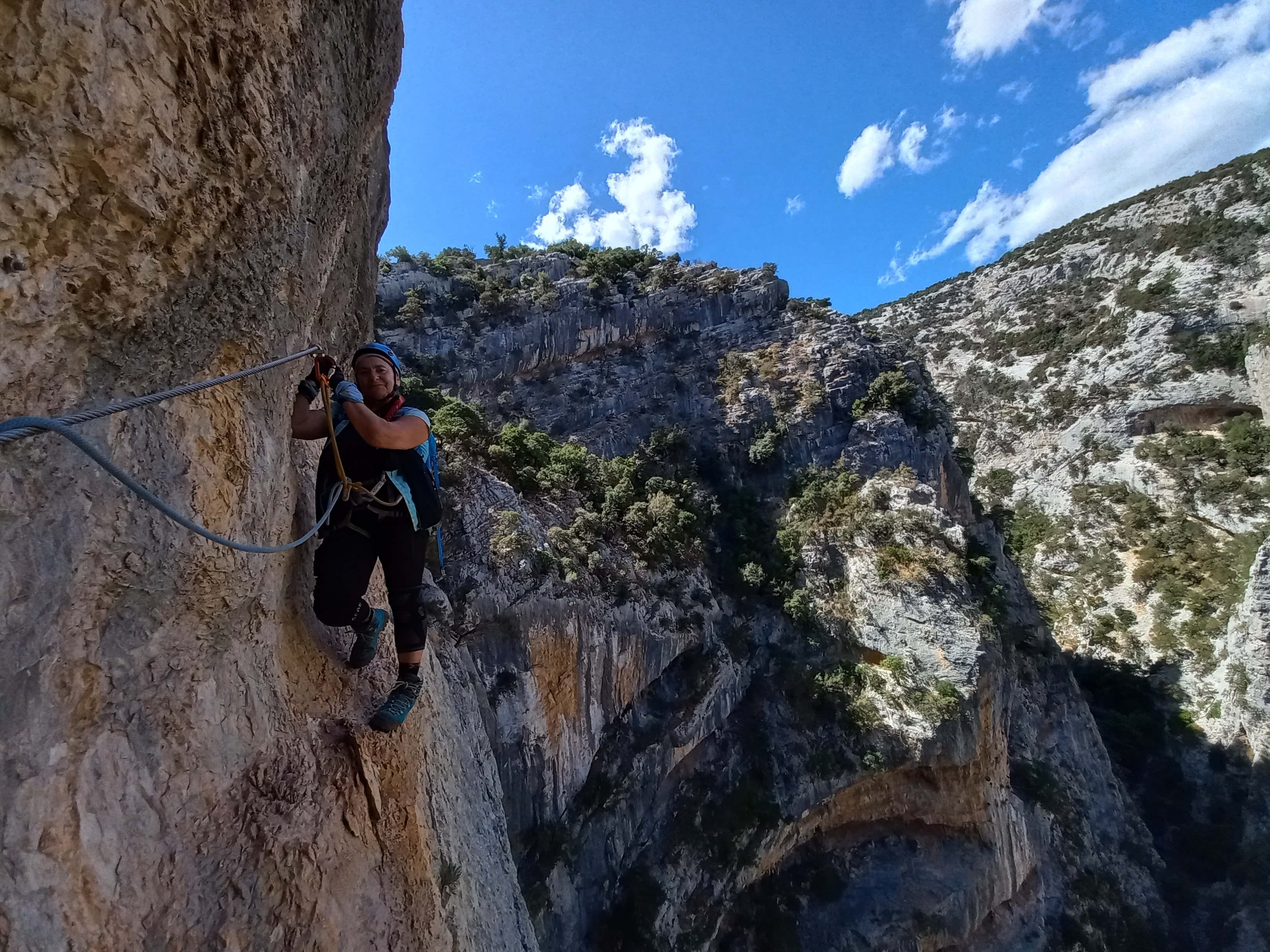 Tratto esposto sulla ferrata di Badde Pentumas