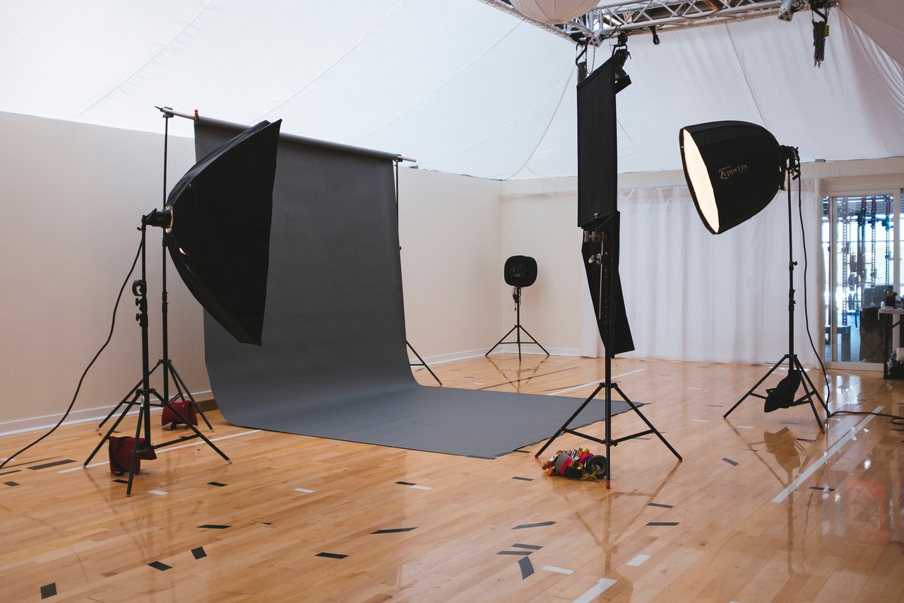 a photo video studio gray background 2 lights