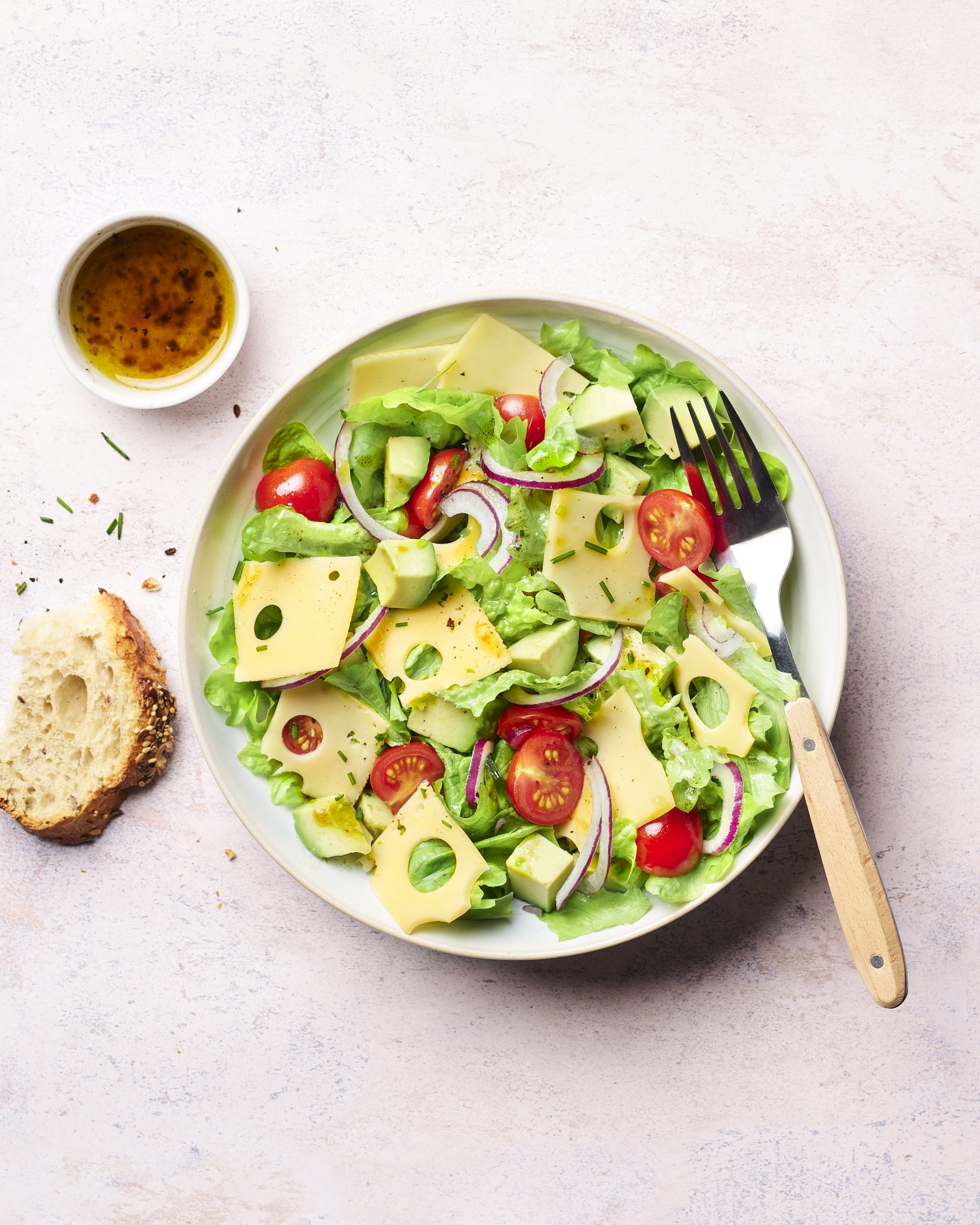 Салата с авокадо