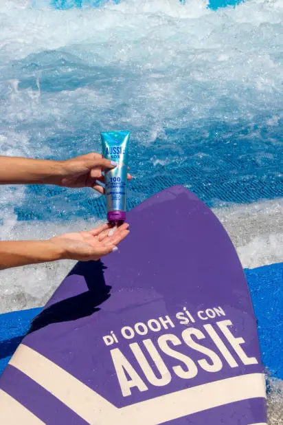 Aussie Súper Sérum 100 horas en la piscina