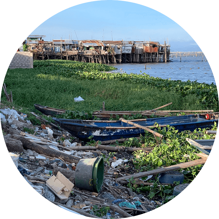 Naturaleza llena de basura