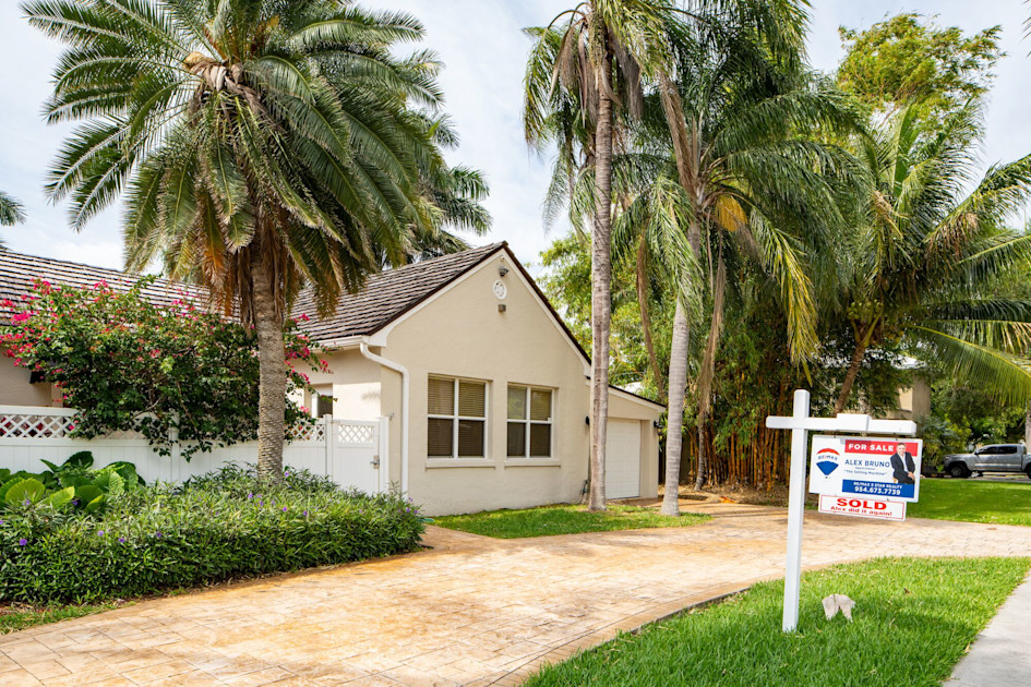 Housing market ‘stuck in neutral’ as rates, price growth flatten