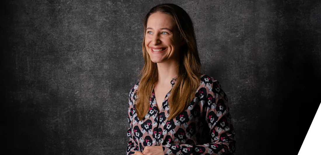 Headshot of Esther Huyer.