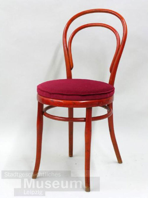 red thonet chair