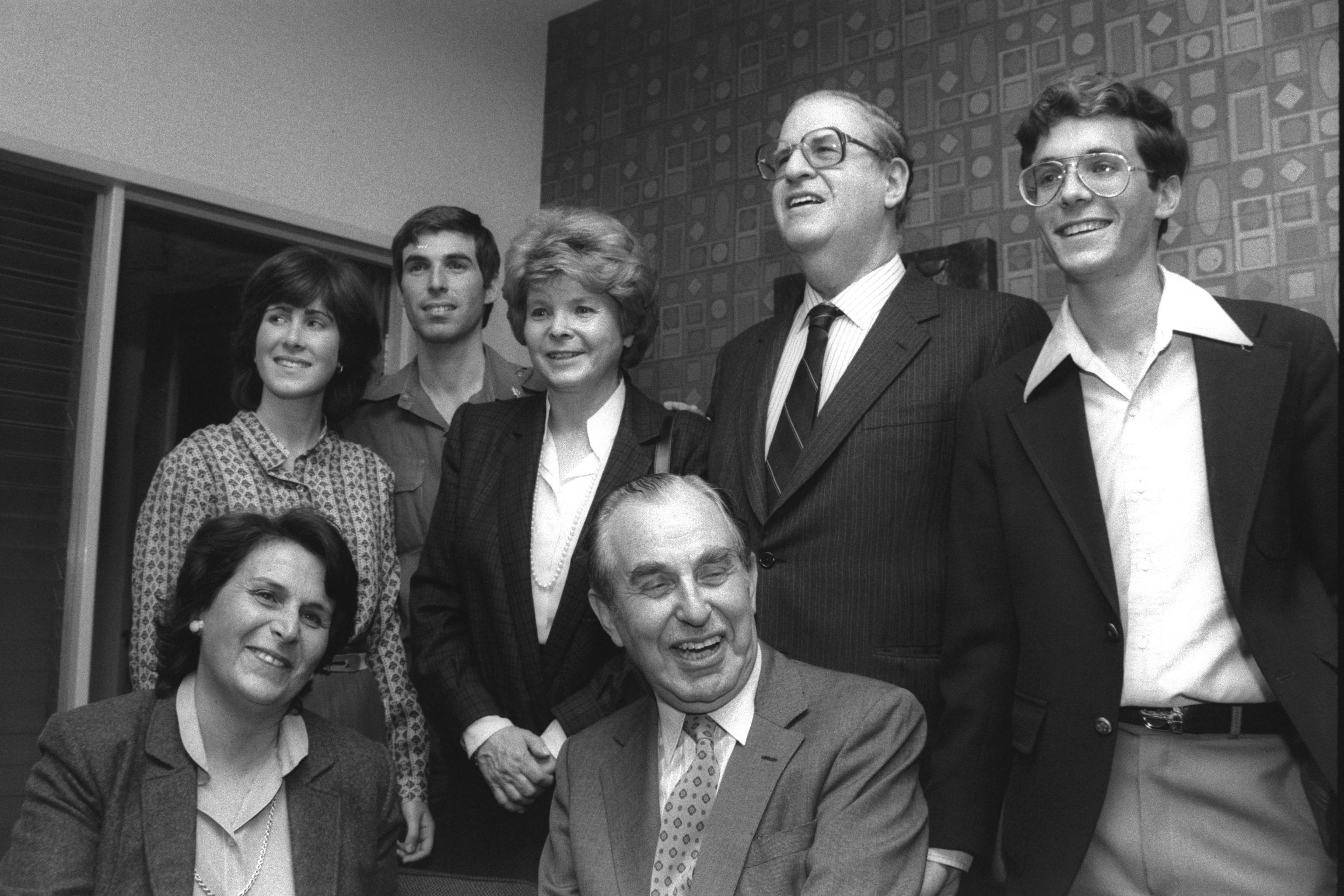 herzog family net worth - Ilustrasi 2