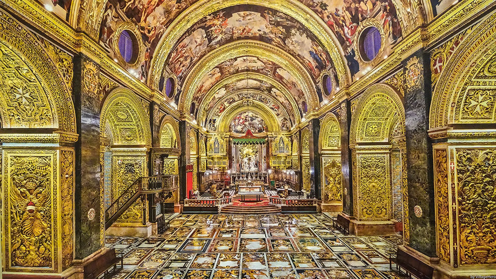 colour photograph of the interior of a cathedral with walls and arches covered in gold decoration.