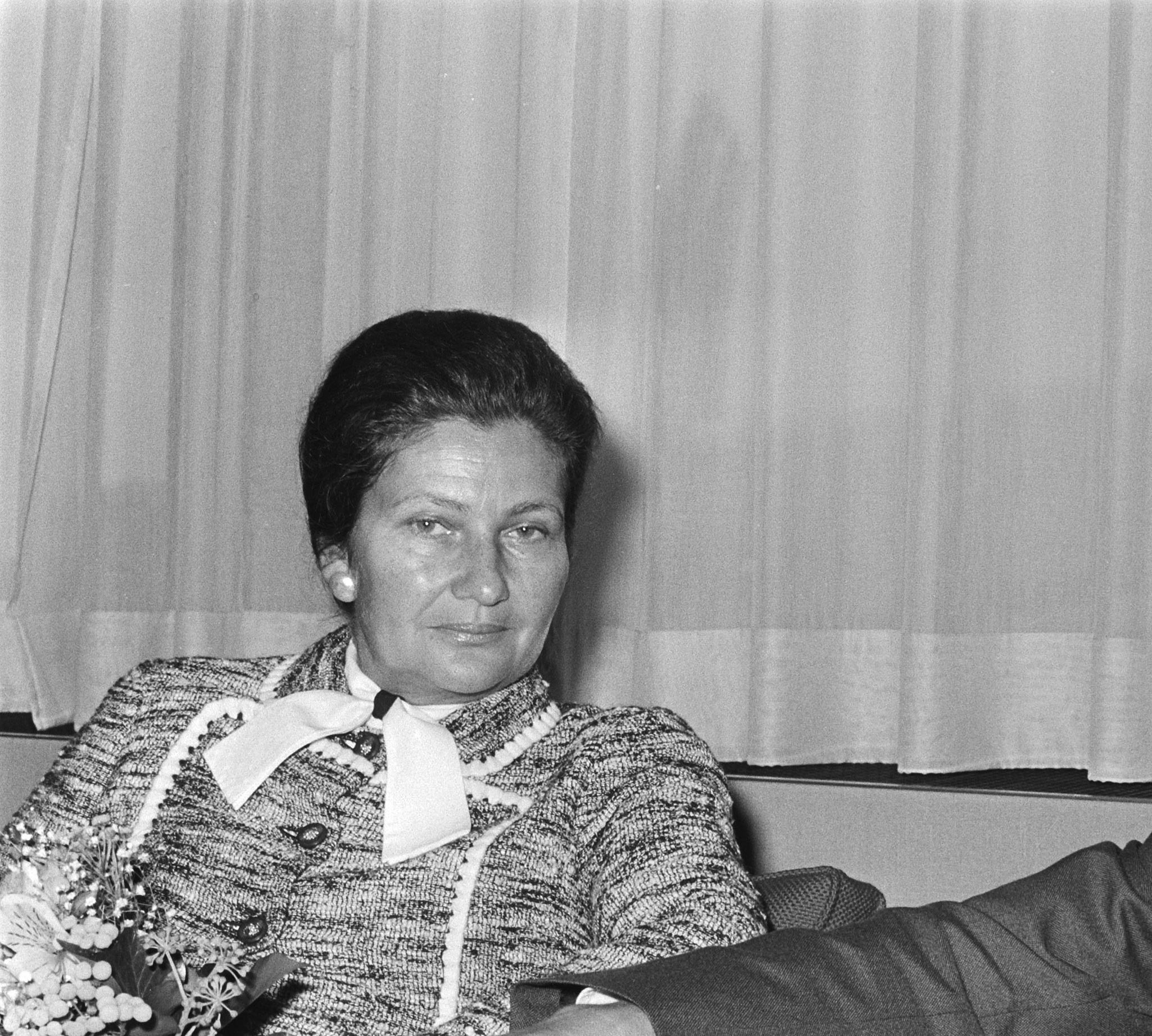 black and white portrait photograph of Simone Veil.