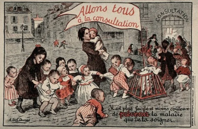 A group of children, led by caregivers, is shown heading toward a medical consultation building. The text on the banner reads: "Allons tous à la consultation"