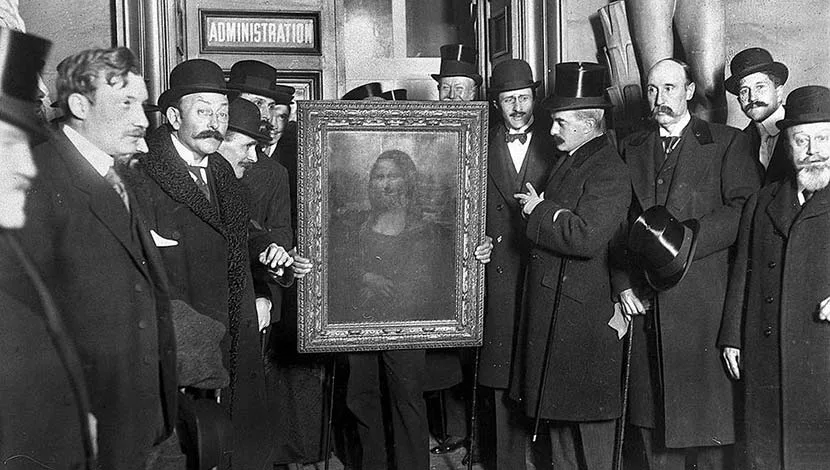 black and white photograph, a group of men hold the Mona Lisa painting