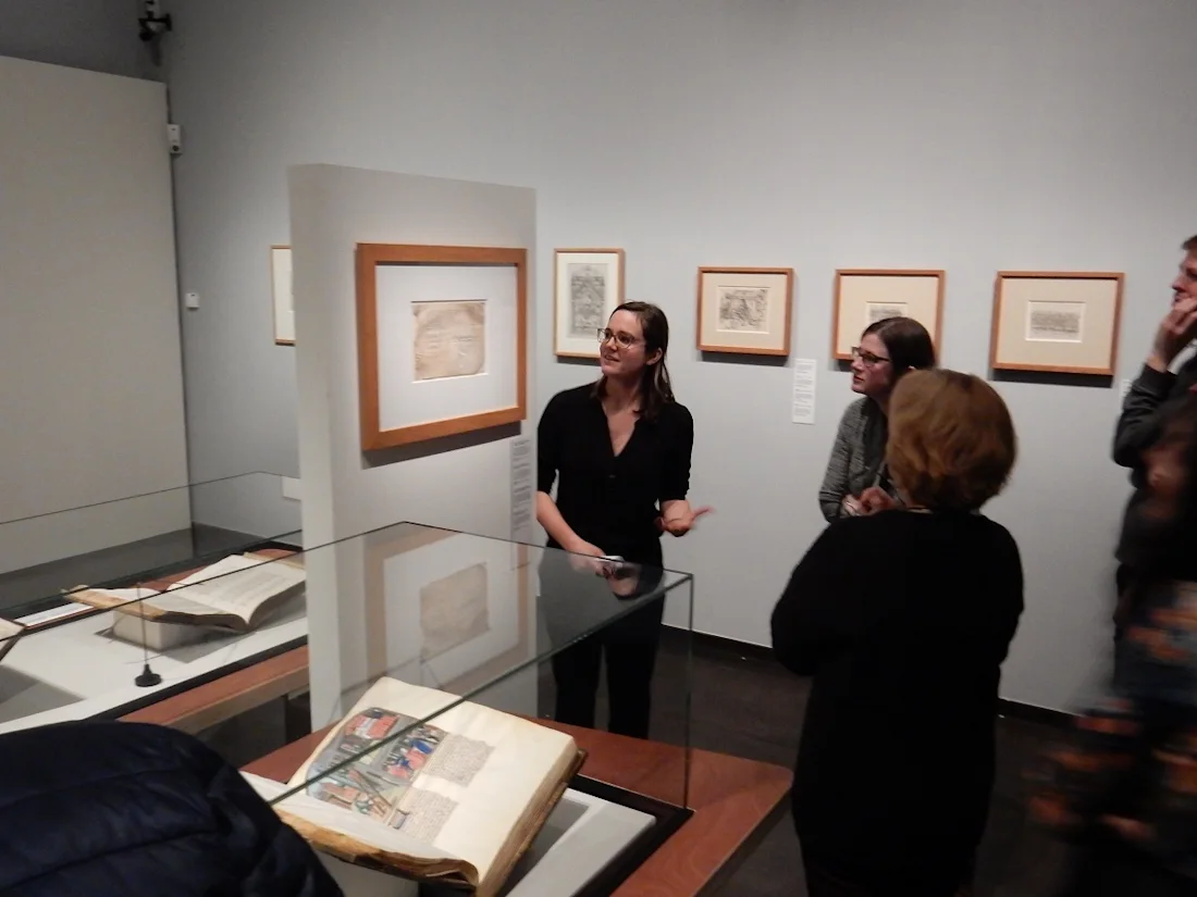 Evelien Hauwaerts giving a tour at the exhibition Haute Lecture by Colard Mansion, Bruges.
