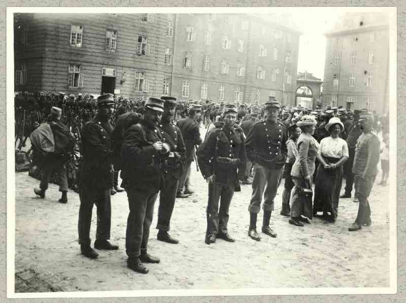Defence forces at the barracks in Sølvgade (Copenhagen), 1914. Unknown photographer.