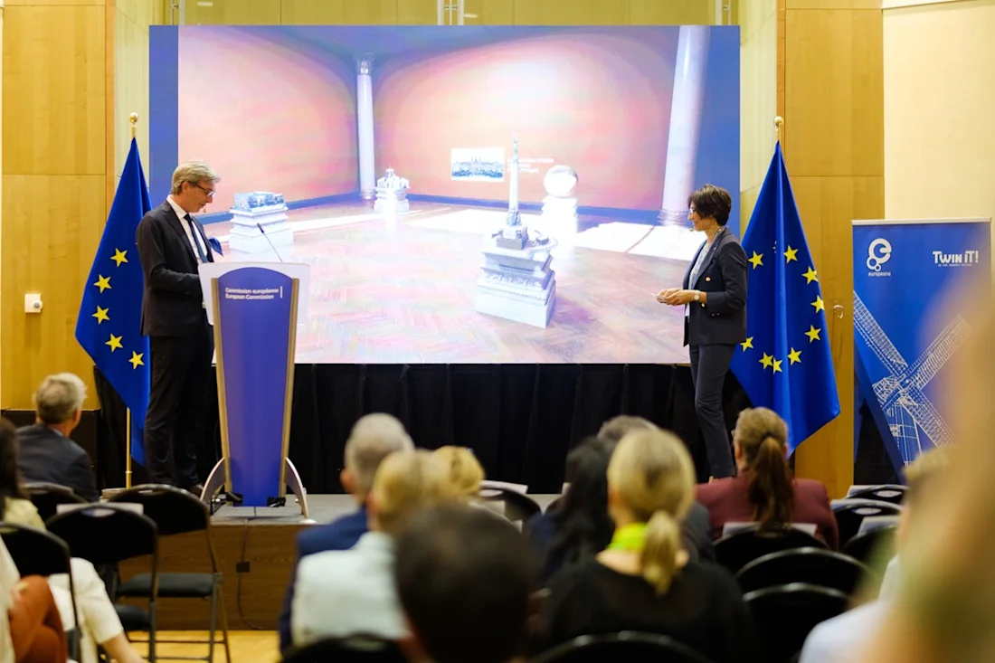 Harry Verwayen and Rehana Schwinninger-Ladak present a screen showing 3D models from the Twin it! campaign