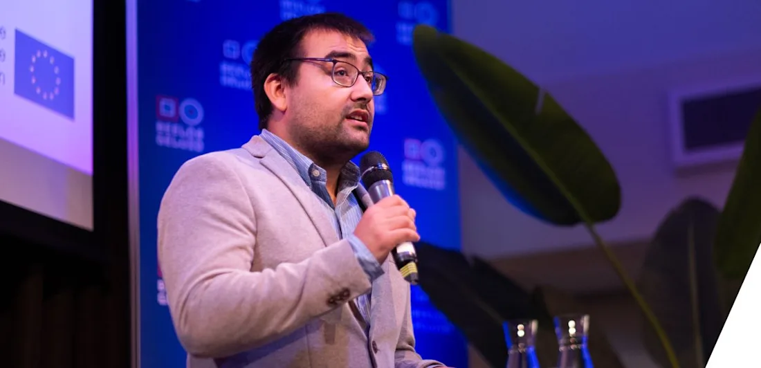 Raul Gomez Hernandez presenting at Europeana Tech 2023