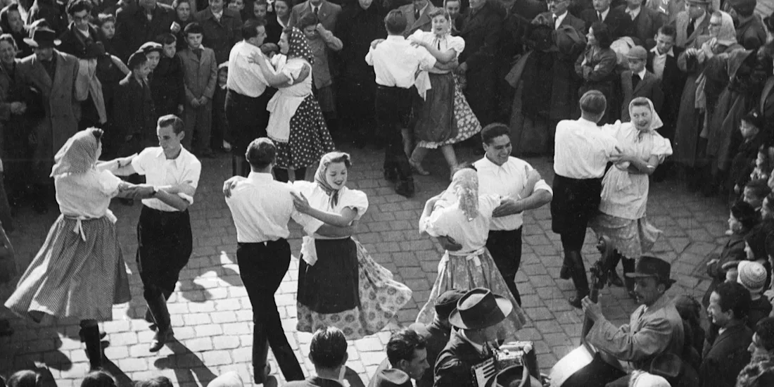People dancing