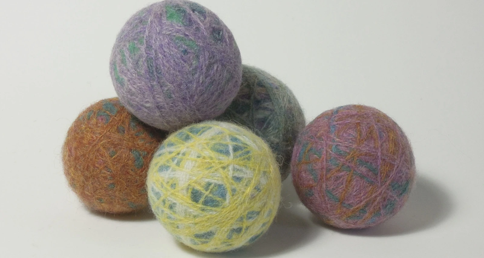 Use Your Thrums and Weftovers: Dryer Balls Primary Image