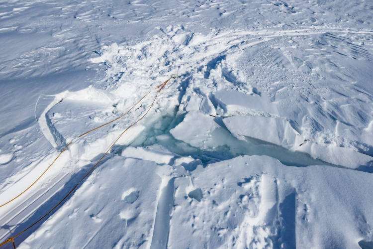 Ropes overlaying a lead in the sea ice