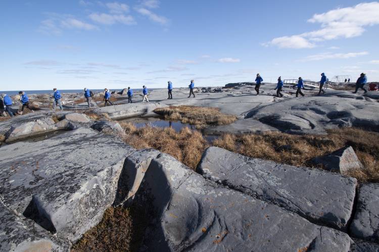 Climate Alliance cohort 2019 on the beach in Churchill