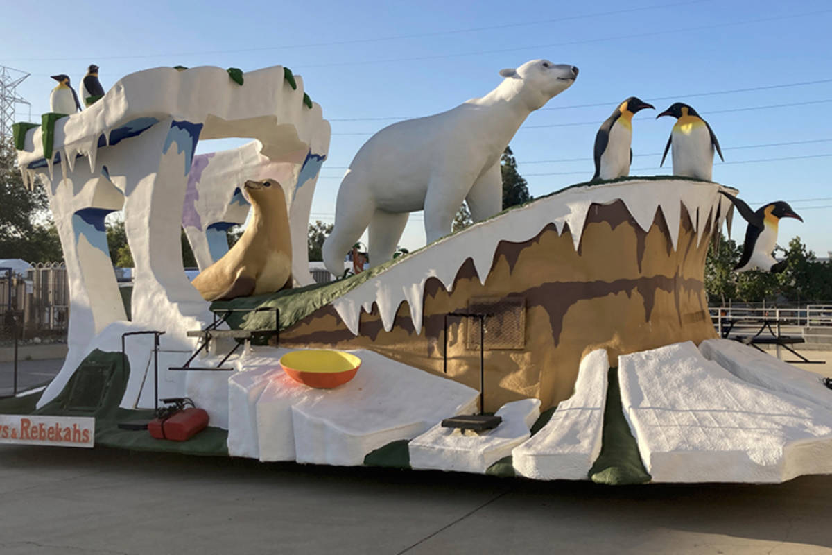 2022 Rose Bowl parade float "Arctic Dream"