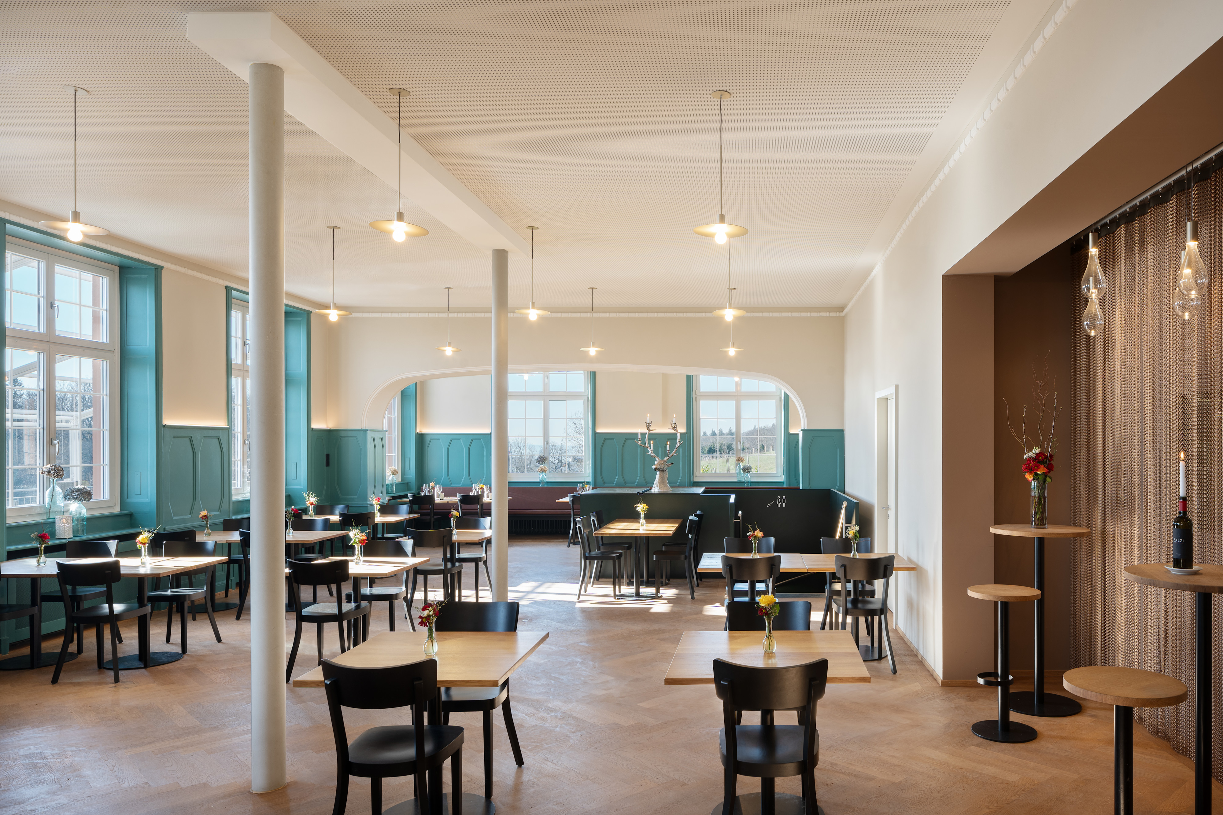Slide 2 - Restaurant Waldrain 05
