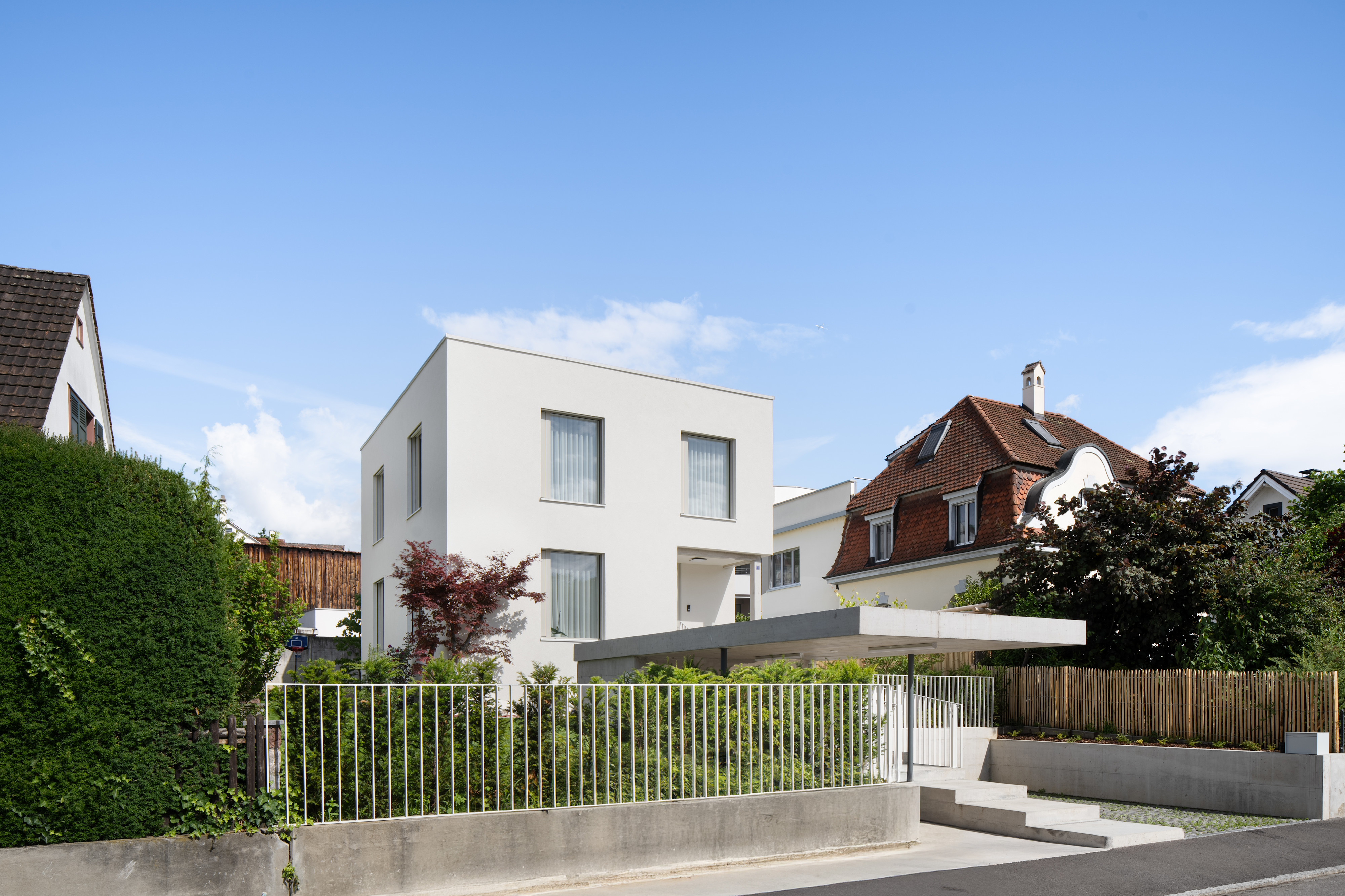 Slide 1 - Nic Hahne Oberwil Kerngartenstrasse 1-8