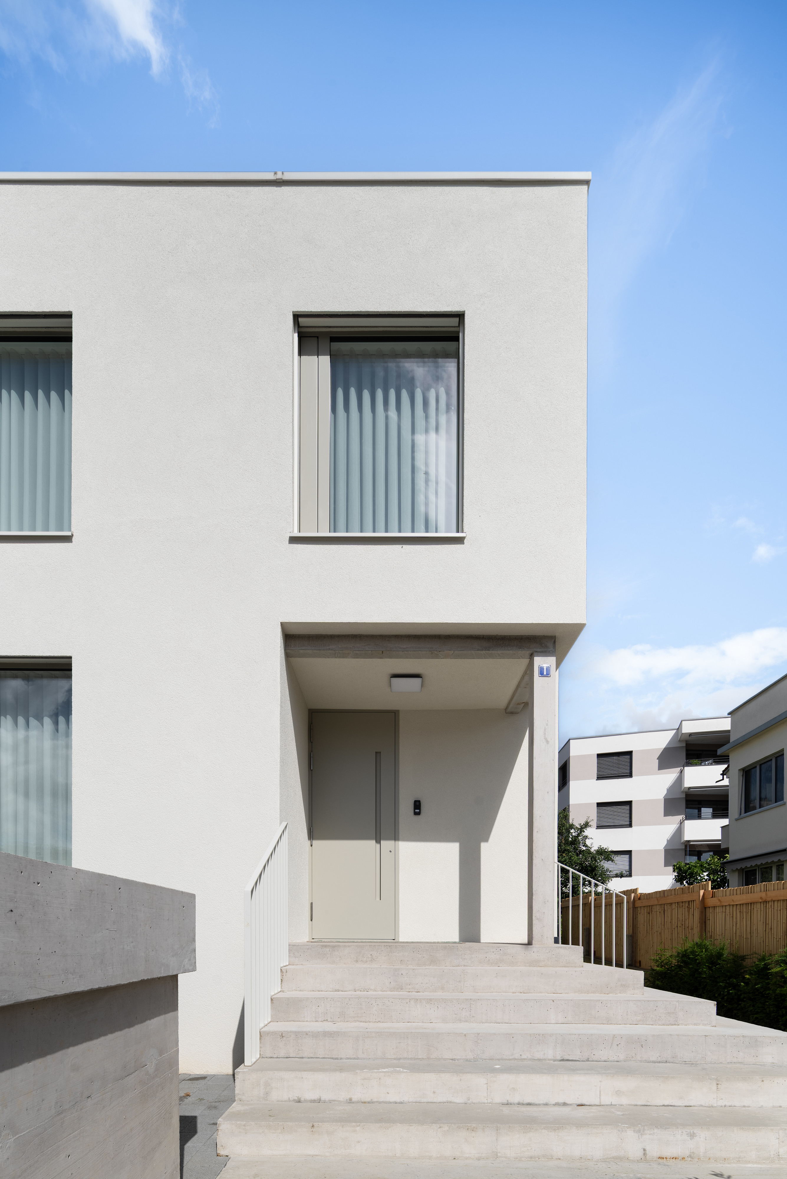 Slide 2 - Nic Hahne Oberwil Kerngartenstrasse 1-9