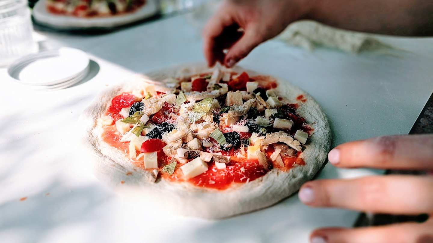 Person making a pizza
