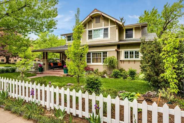 White Picket Fence, Plum Guide home in Colorado, US