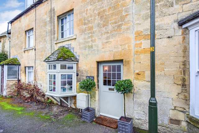 Bay Tree Cottage, Plum Guide home in Gloucestershire, UK