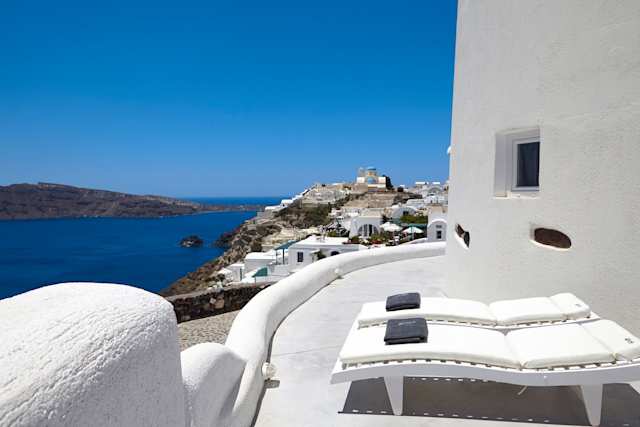 A Higher Place, Plum Guide home in Santorini, Greece