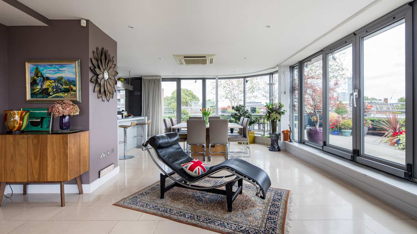 Penthouse Perspective, Plum Guide home in London