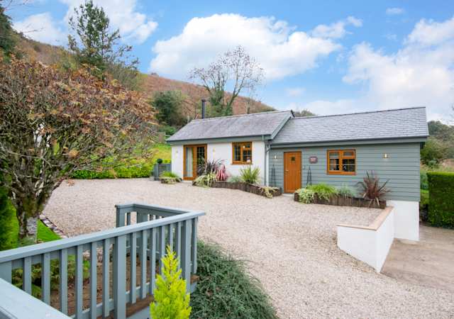 Enola, Plum Guide home in Gwynedd, Wales, UK