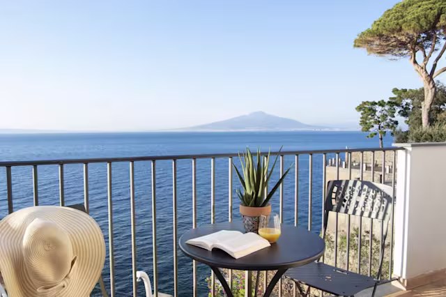 Vesuvius View, Plum Guide home in Sorrento