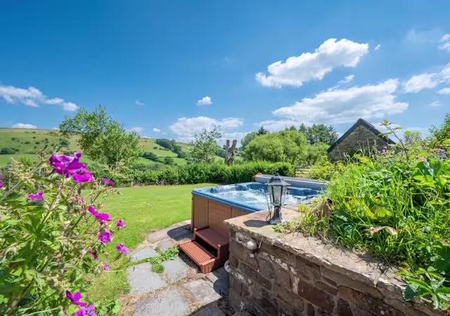 Farmhouse on the Beacons, Plum Guide home in Brecon Beacons