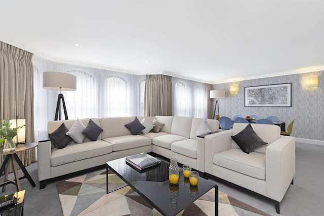 Lilac Irises, Plum Guide home in Mayfair, London