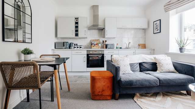 Cosy in Colour, Plum Guide home in Bournemouth, UK