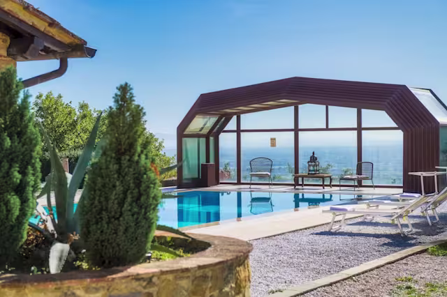 Wrapped in Jasmine & Aloe, Plum Guide home in Tuscany