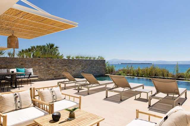 Let the Waters Roar, Plum Guide home in Paros, Greece