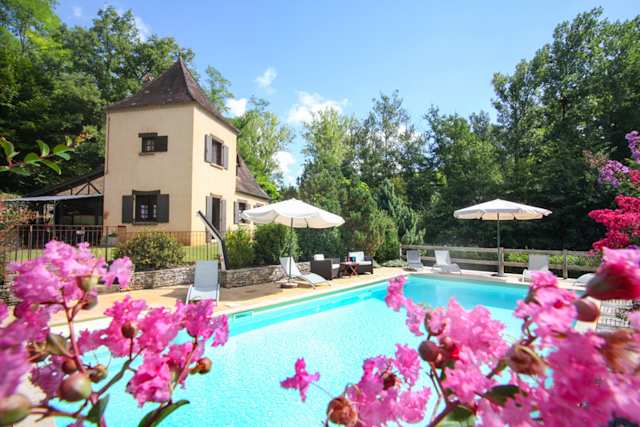 By the Bougainvillea, Plum Guide home in Dordogne, France