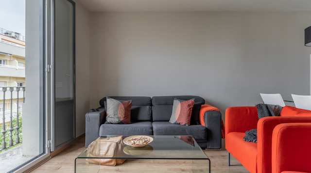 Down the Flower Path, Plum Guide home in Barcelona