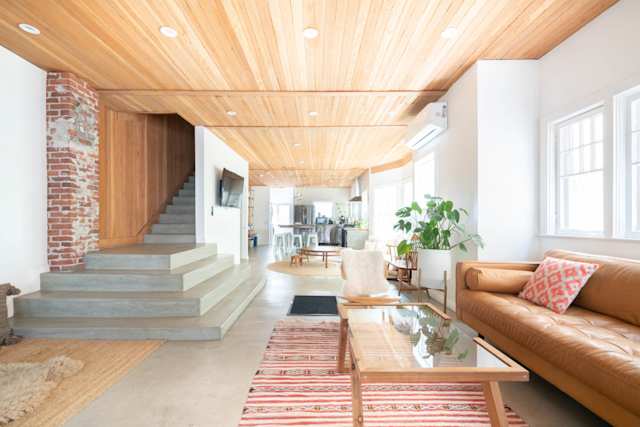 Bright & Beachy, Plum Guide home in Los Angeles, USA