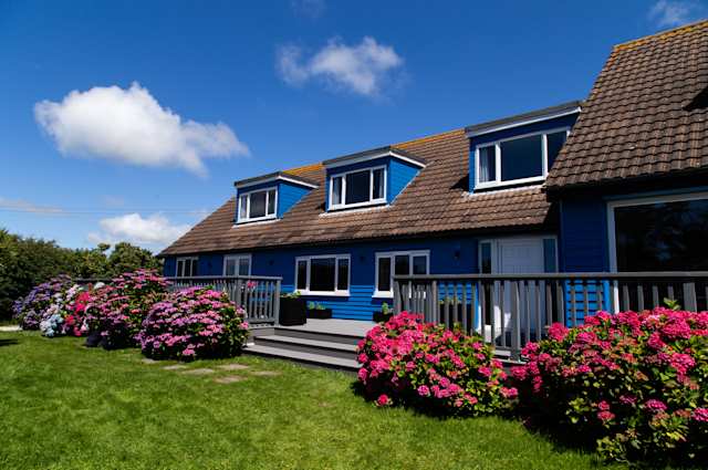 Cornish Blue, Plum Guide home in Cornwall, England