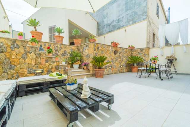 Sunbeams On Stone, Plum Guide home in Majorca, Spain