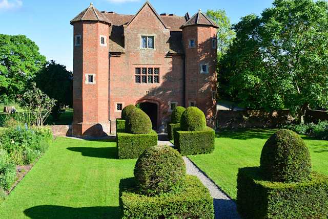 The Tudor Crest, Plum Guide home in Shropshire
